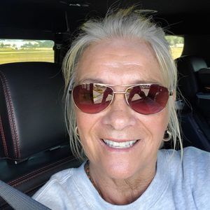 Meet your Posher, Debbie